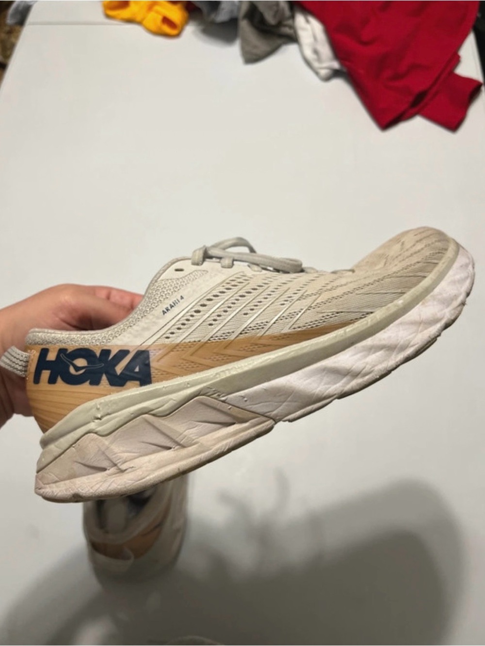 Hoka Arahi 4